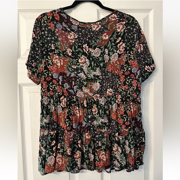 TORRID 00 0X XL Red Pink Floral Challis Empire Top R $46 - Picture 5 of 10